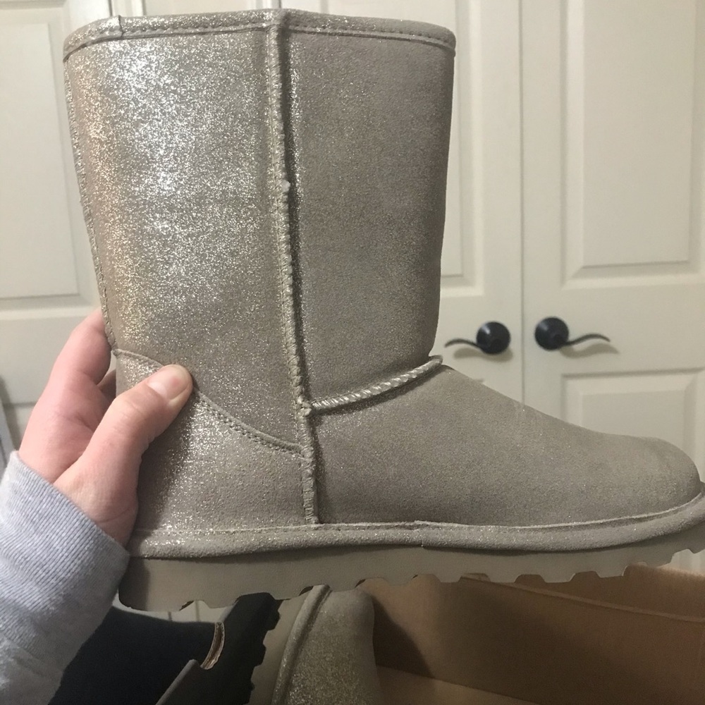 Gold bearpaw boots brand new. Size 9!